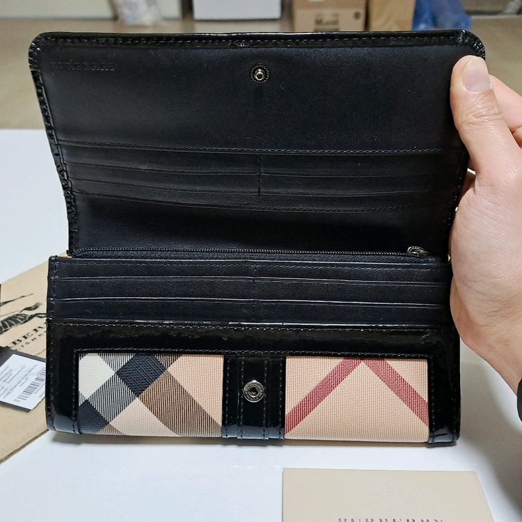 [100%/정품] 버버리 체크 장지갑 블랙 에나멜, 정품 택 박스 포함, 버버리지갑,버버리장지갑 이미지