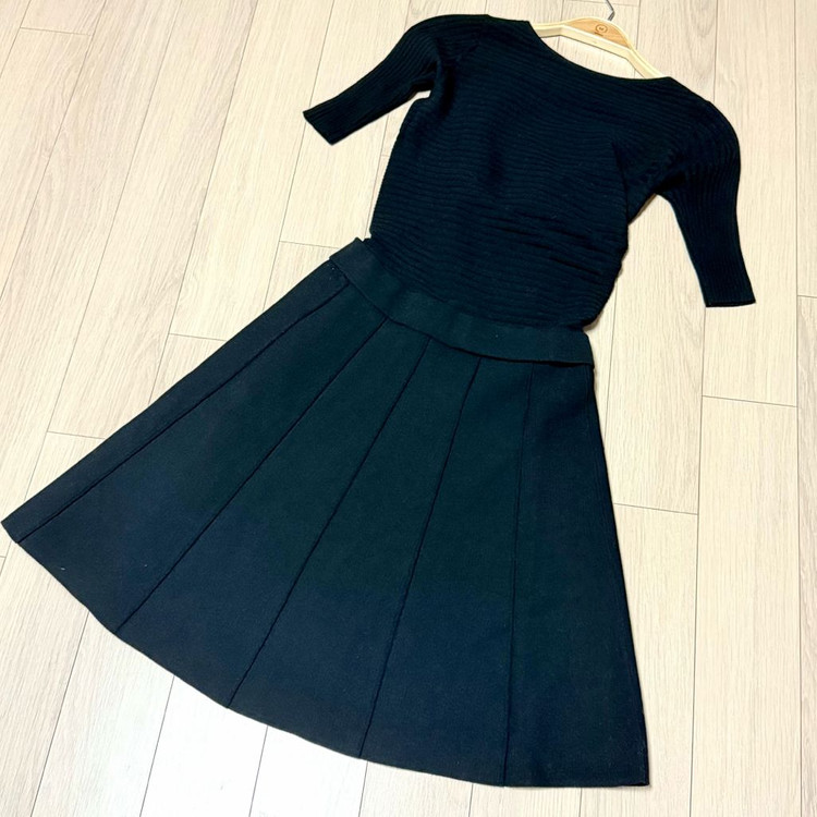 클럽모나코 꼬임 랩 니트 배색 원피스 플레어 골지 5부 반팔 블랙 트임 이미지