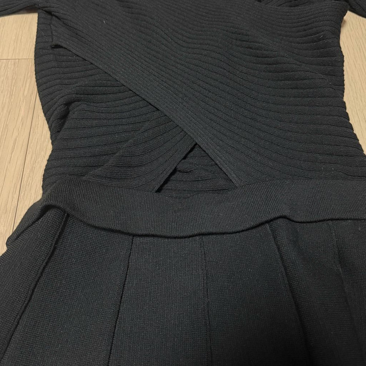클럽모나코 꼬임 랩 니트 배색 원피스 플레어 골지 5부 반팔 블랙 트임 이미지