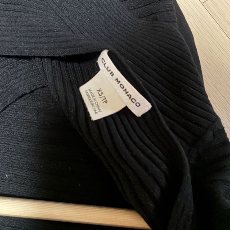 클럽모나코 꼬임 랩 니트 배색 원피스 플레어 골지 5부 반팔 블랙 트임 이미지