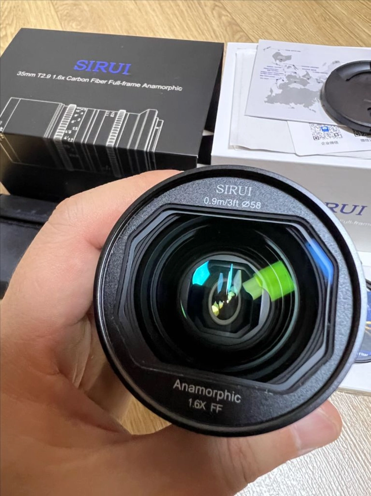 시루이 SIRUI Saturn 아나모픽 렌즈 35mm T2.9 1.6x 니콘 블루 플레어 이미지