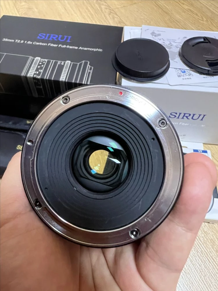 시루이 SIRUI Saturn 아나모픽 렌즈 35mm T2.9 1.6x 니콘 블루 플레어 이미지