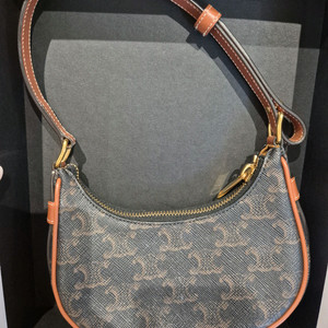 하프백 크로스백 이미지