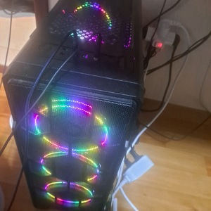 고성능 게이밍 PC 본체 이미지