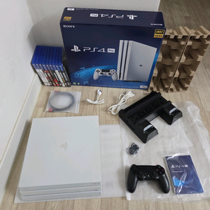 중고 sony PS4 PRO 7218B 1TB 글레이셔 화이트, 타이틀9개, DOBE냉각팬스탠드충전기 이미지