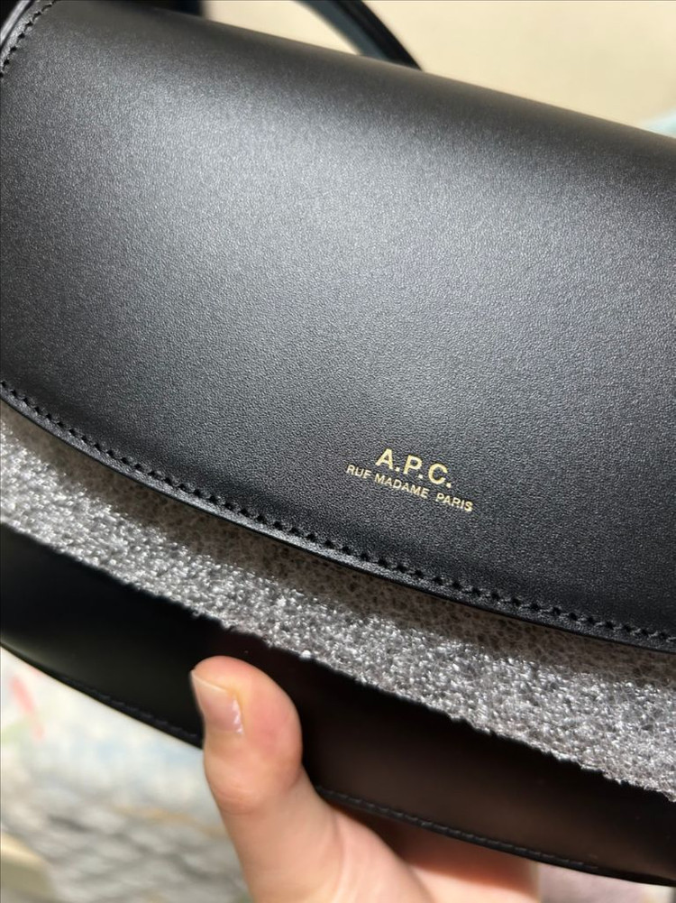 아페쎄 사라 미니 크로스백 1회 단시간착용 이미지