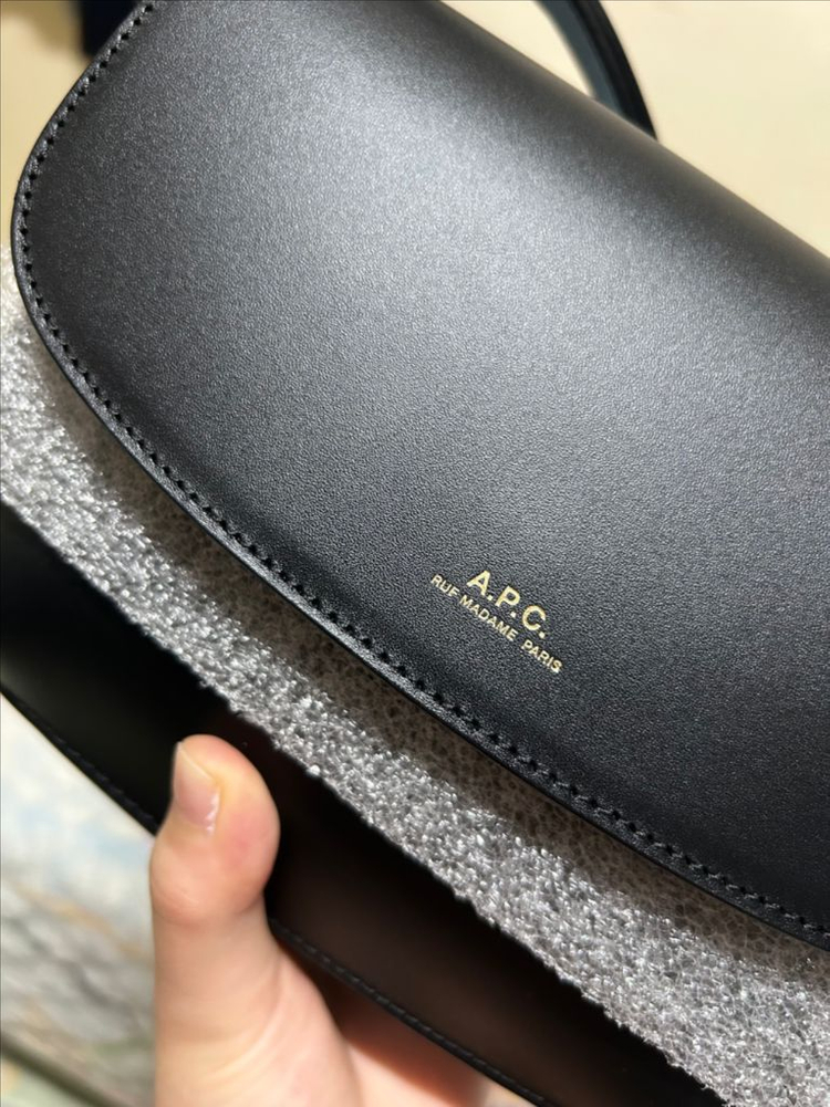 아페쎄 사라 미니 크로스백 1회 단시간착용 이미지