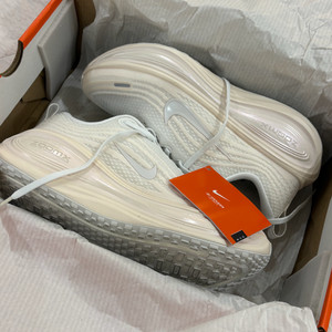 나이키 보메로 플러스 써밋화이트 초크팬텀 245 새상품 이미지