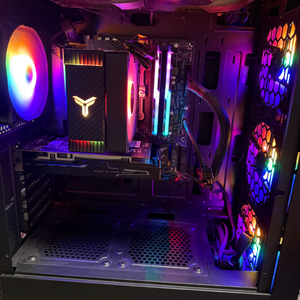 게이밍 PC 본체 이미지