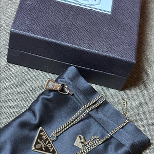 프라다 심볼 팬던트 네클리스 블랙 이미지