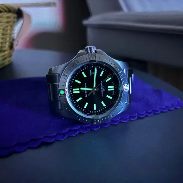 브라이틀링 콜트44 이미지