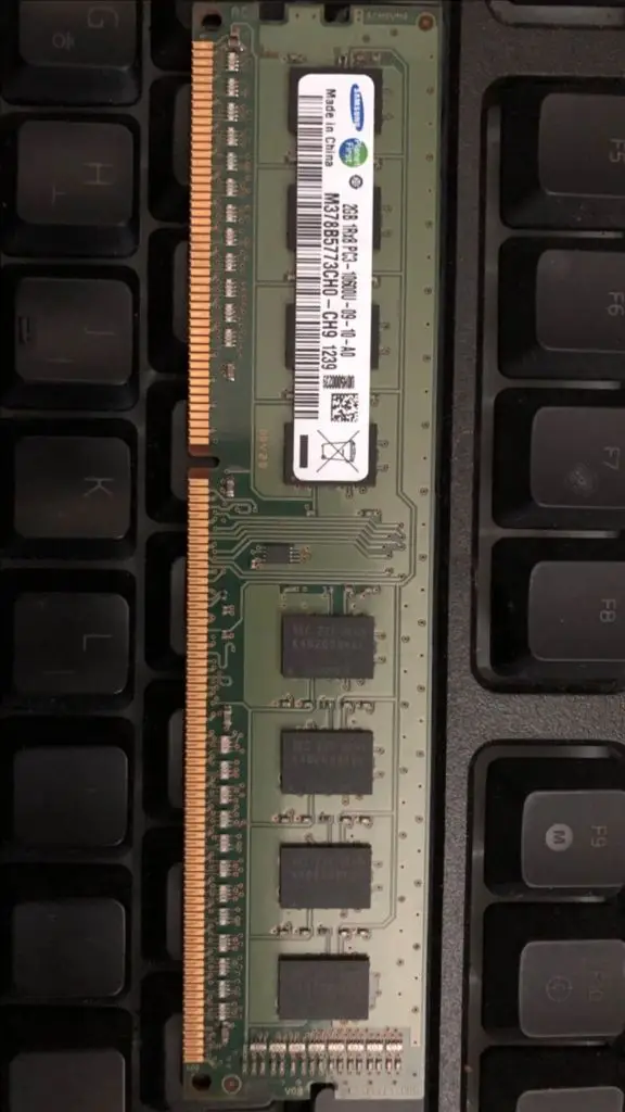 삼성 DDR3 10600 2GB 데스크탑 단면 램 이미지