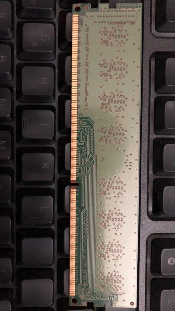 삼성 DDR3 10600 2GB 데스크탑 단면 램 이미지