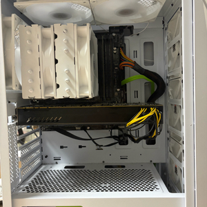 게이밍 컴퓨터 본체 이미지