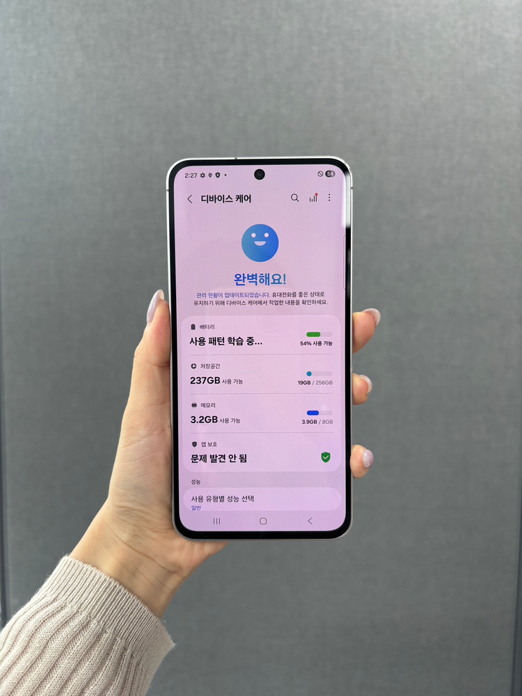 삼성 갤럭시 S24FE 256gb 실버／ 중고폰업무폰저가폰세컨폰공기계게임폰효도폰게임폰알뜰폰 이미지