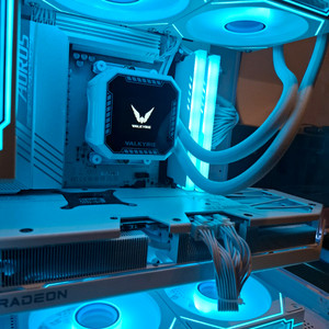 7950X3D,64g, 9070xt 화이트 컴퓨터 PC 이미지