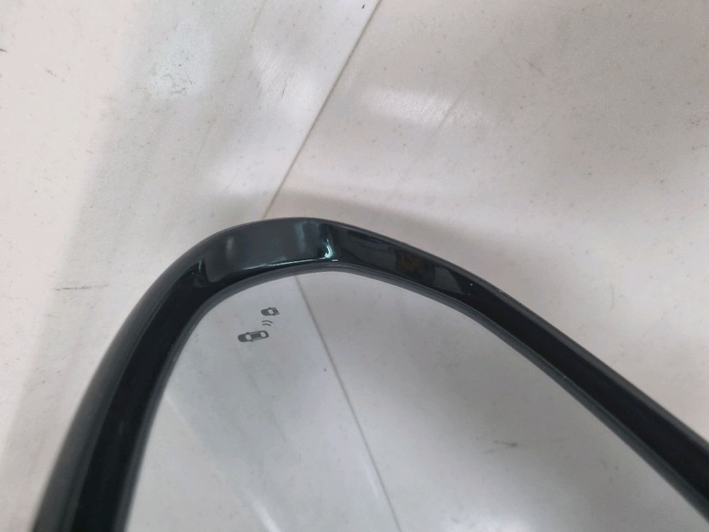 K5 DL3 모델 보조석 사이드미러 판매합니다. 8핀 제품이며 품번은 87620-L2040ABP입니다. 사진 보시다 이미지