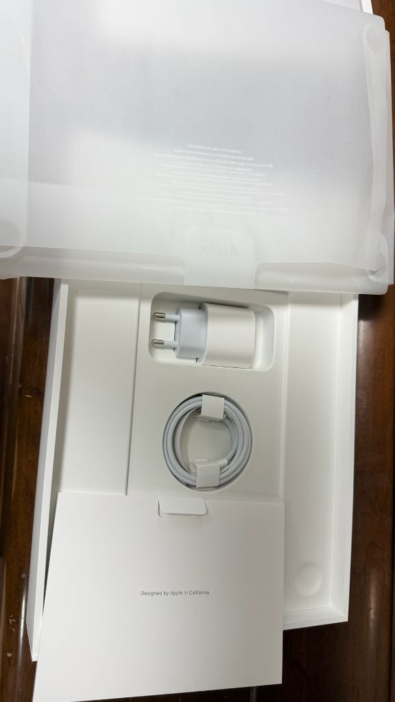 맥북네오고급형 512GB 실버 사이클2 효율 100% 그냥 새제품 이미지