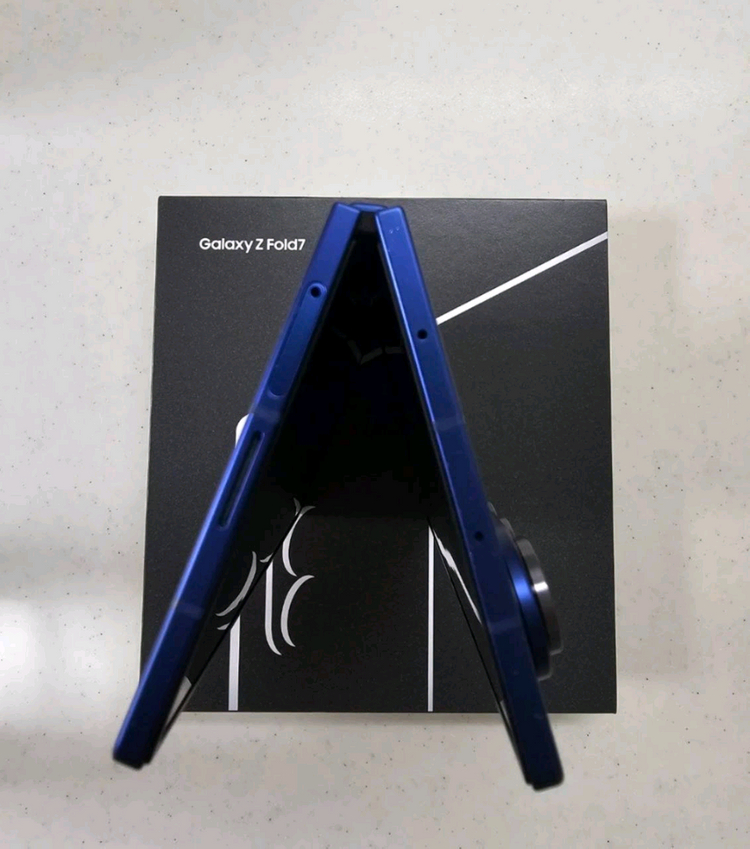 갤럭시 Z 폴드7 블루 512 기가 이미지
