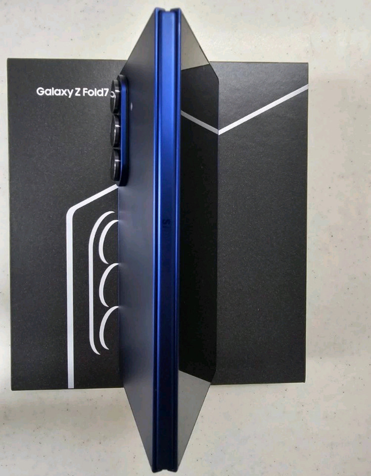 갤럭시 Z 폴드7 블루 512 기가 이미지