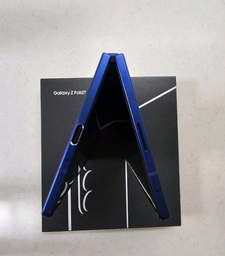갤럭시 Z 폴드7 블루 512 기가 이미지