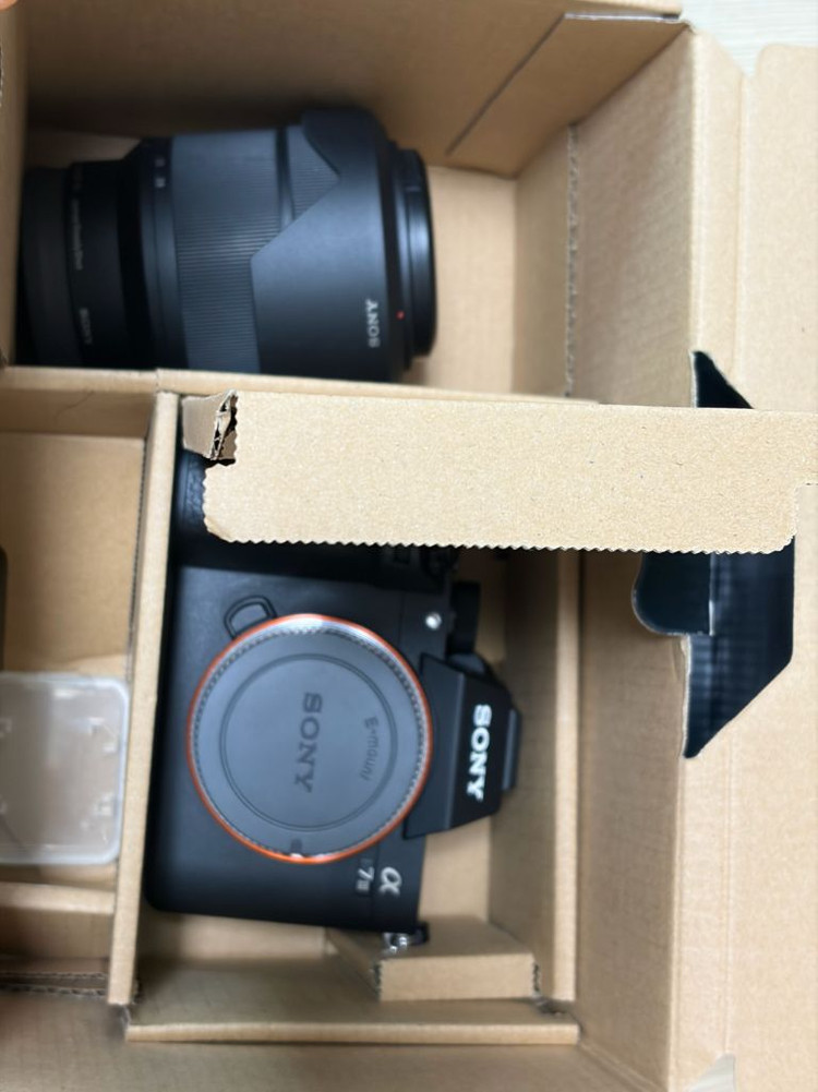 소니 A7M3 풀프레임 카메라 + FE28-70mm 렌즈 이미지