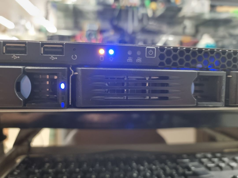 ZT System Z801001 서버 (제온E5-2670 듀얼/128GB/SSD 120GB + mSATA 1TB) 이미지