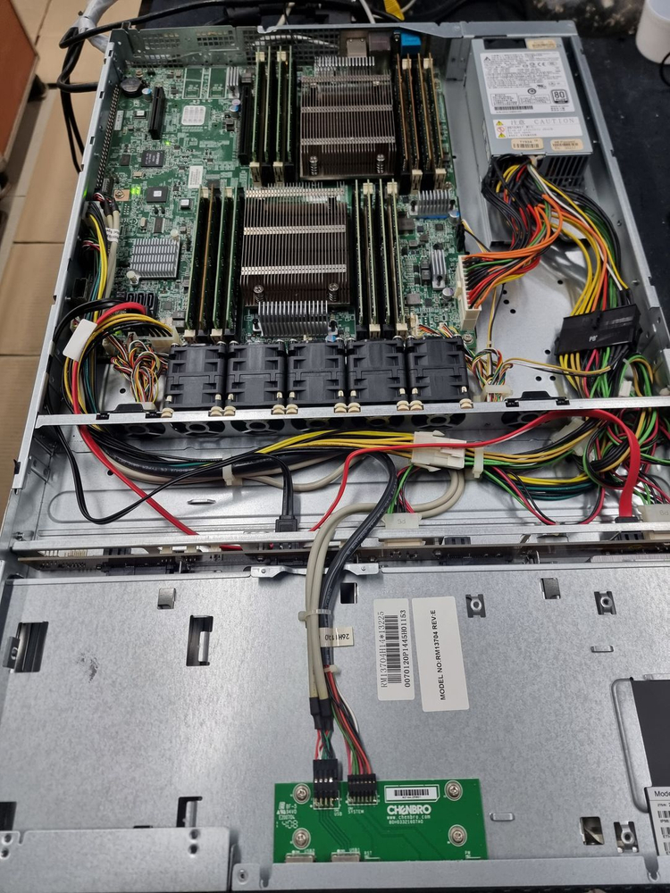 ZT System Z801001 서버 (제온E5-2670 듀얼/128GB/SSD 120GB + mSATA 1TB) 이미지