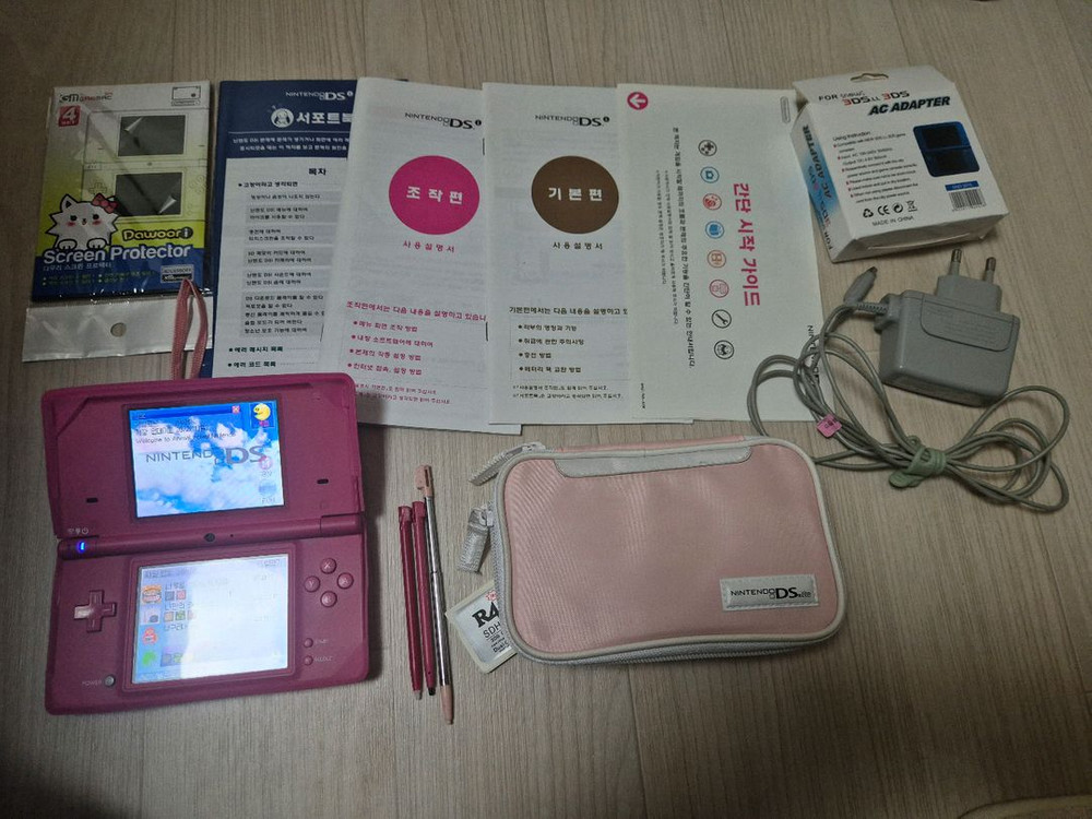 닌텐도 DSi 핑크 본체 +구성품 이미지