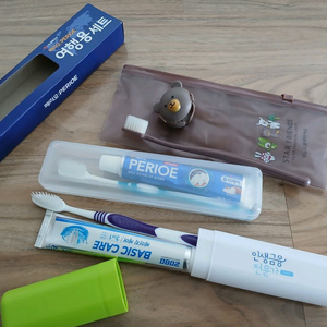 여행용 치약 칫솔 세트 이미지