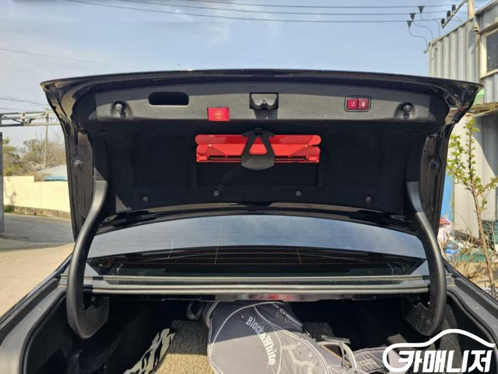[벤츠]E-클래스 W213 E300 4MATIC 아방가르드 #고유가특가 이미지