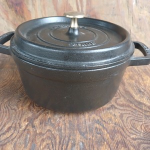 스타우브 꼬꼬떼 22cm 블랙 무쇠 냄비 이미지