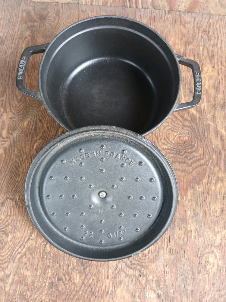 스타우브 꼬꼬떼 22cm 블랙 무쇠 냄비 이미지