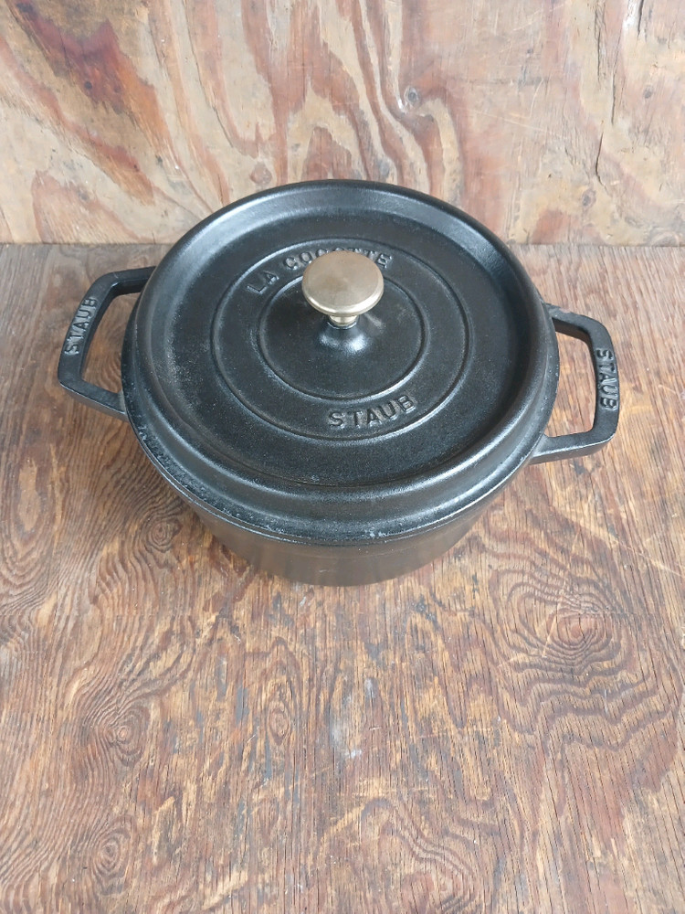 스타우브 꼬꼬떼 22cm 블랙 무쇠 냄비 이미지