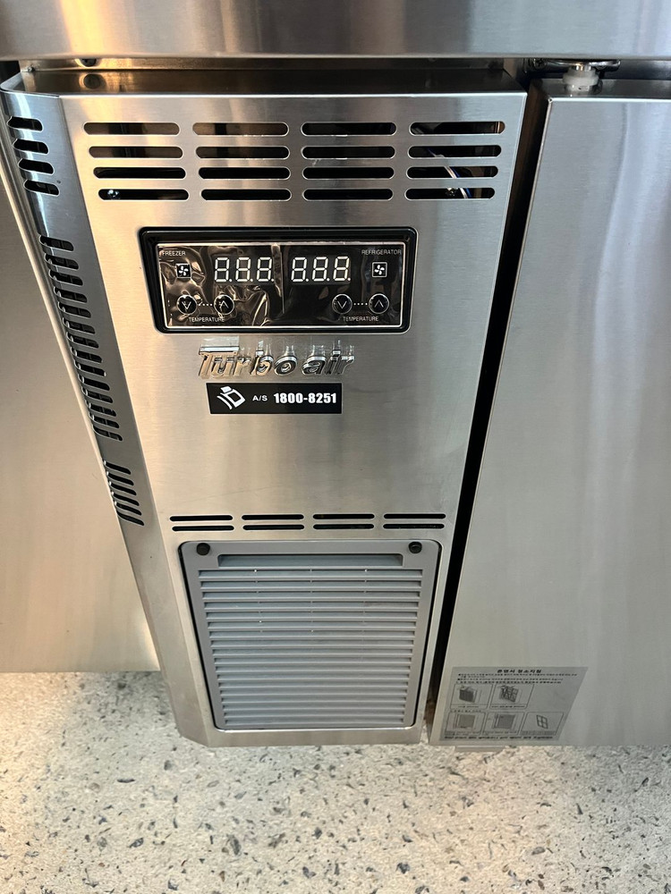 간냉식 테이블냉장고 1500 냉동고 냉장냉동고 반반 카페작업대냉장고 터보에어 업소용 올스텐 중고 이미지