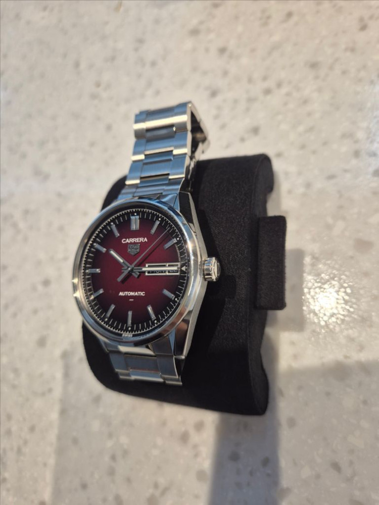 태그호이어 까레라 최신형 41mm 버건디레드 이미지