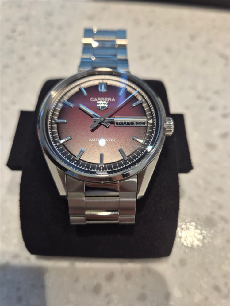 태그호이어 까레라 최신형 41mm 버건디레드 이미지