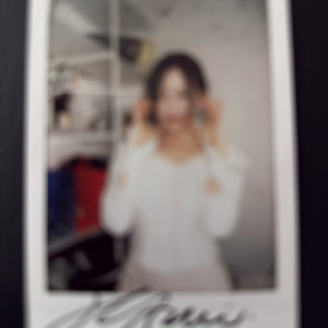 티아라 효민 친필 싸인 폴라로이드. 26.04 폴라 이미지