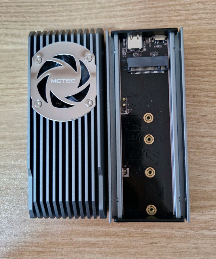 NVMe 외장 케이스 쿨링팬 SSD NVMe ( 쿨링팬 ) 이미지