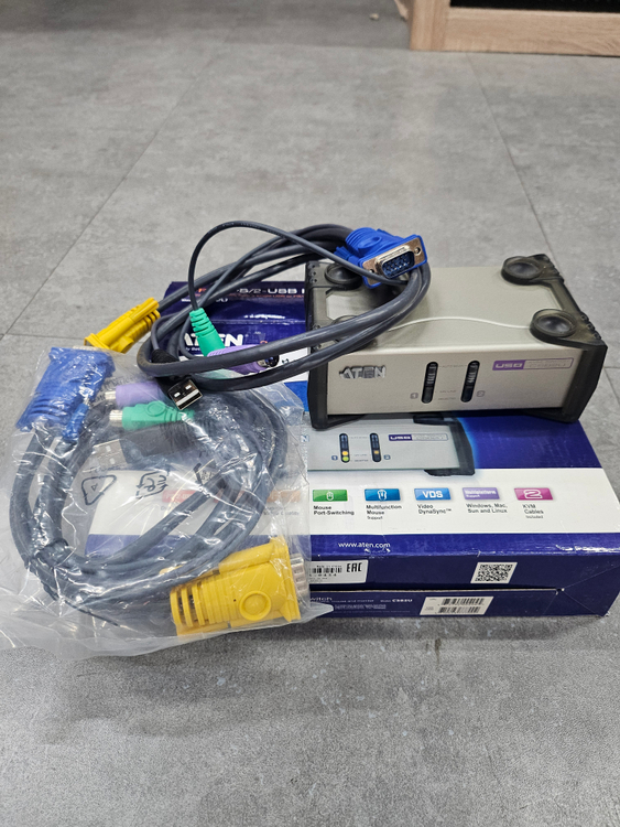 2포트 PS/2 USB KVM 스위치 이미지