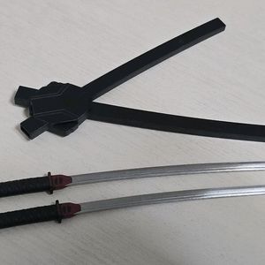 핫토이 데드풀 2.0 다이캐스트 칼 이미지