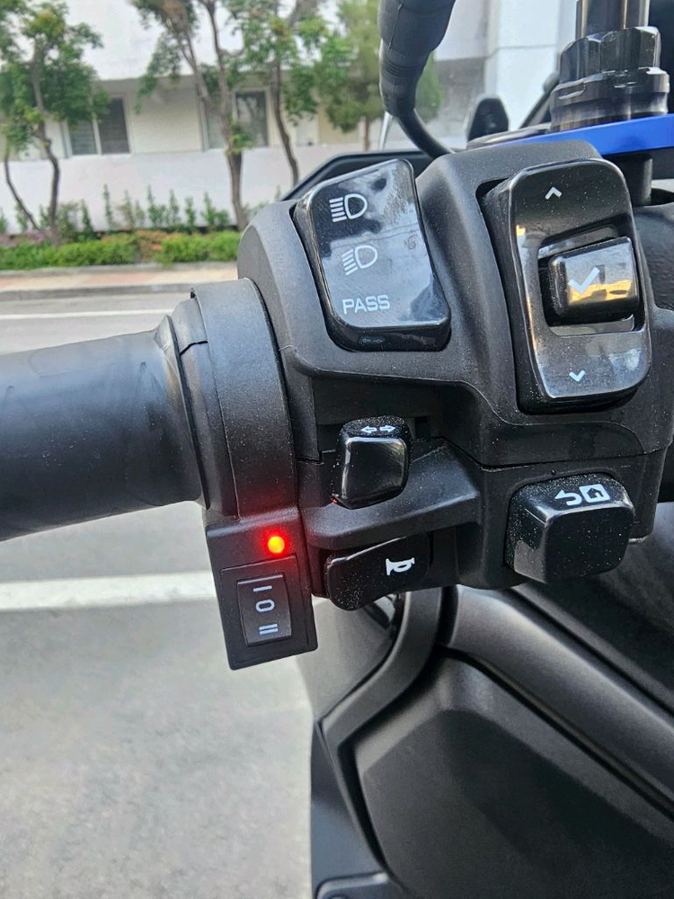 서울 / 2025년 XMAX300 아이콘블랙 / 2,000KM 신차급 / 옵션다수 이미지