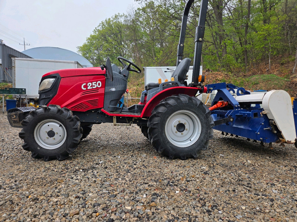 신품급 농업에 꼭 필요한 TYM 트랙터 C250 모델 이미지