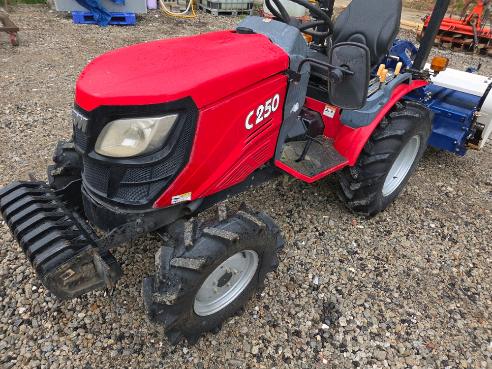 신품급 농업에 꼭 필요한 TYM 트랙터 C250 모델 이미지