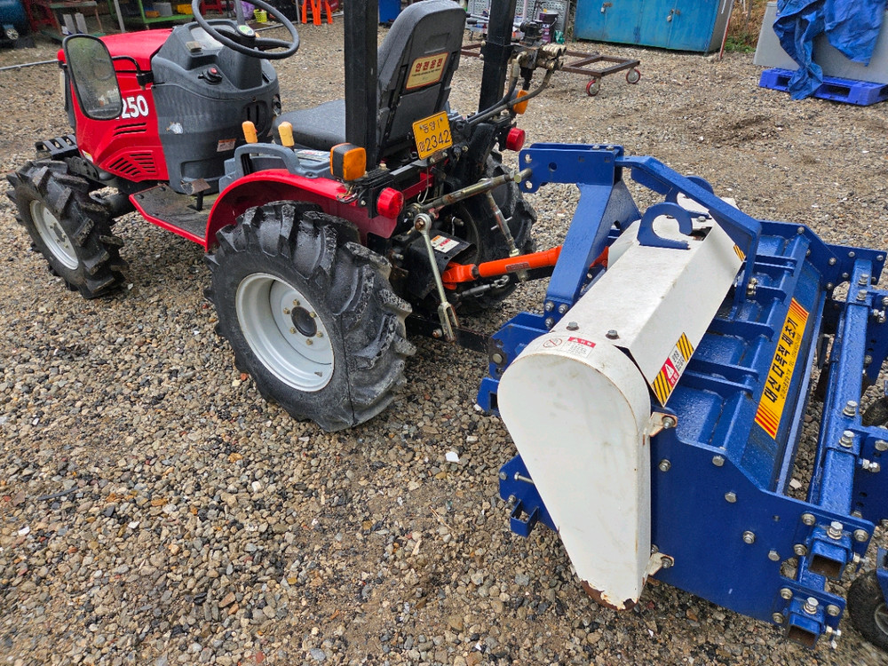 신품급 농업에 꼭 필요한 TYM 트랙터 C250 모델 이미지