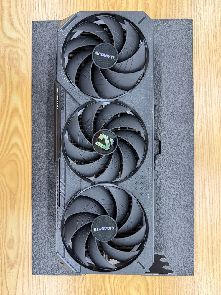 GIGABYTE 기가바이트 RTX 5080 GAMING OC D7 16GB 게이밍oc 이미지