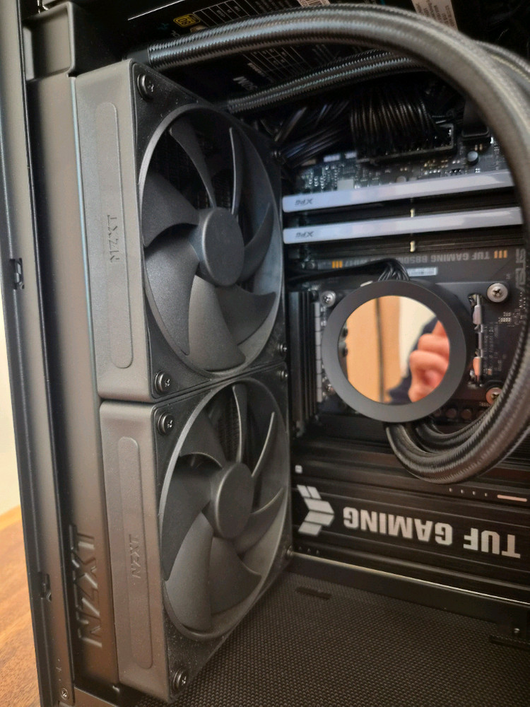 미니 PC 9800x3d 32gb 9070xt 이미지