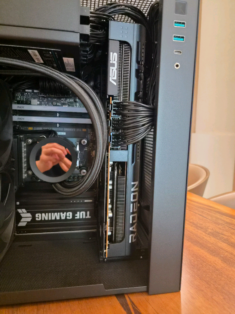 미니 PC 9800x3d 32gb 9070xt 이미지