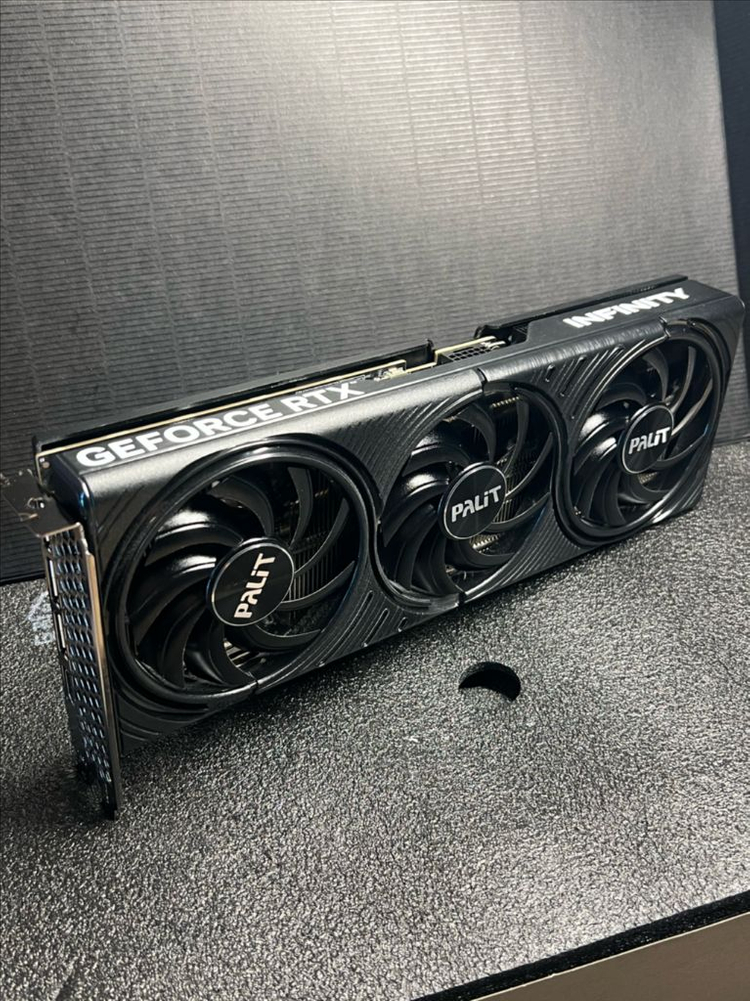 PALIT RTX 5070 INFINITY 12GB 이엠텍 이미지