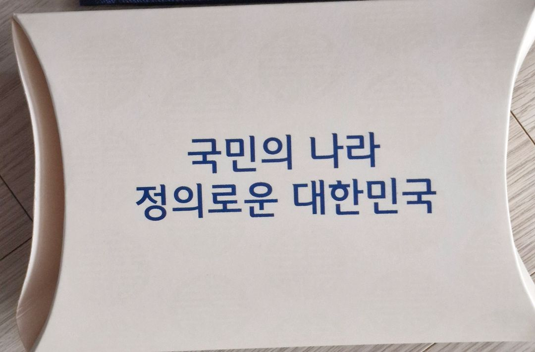 청와대 목걸이형 카드지갑 미사용 수집품 사람이 먼저다 머그컵 각각 이미지
